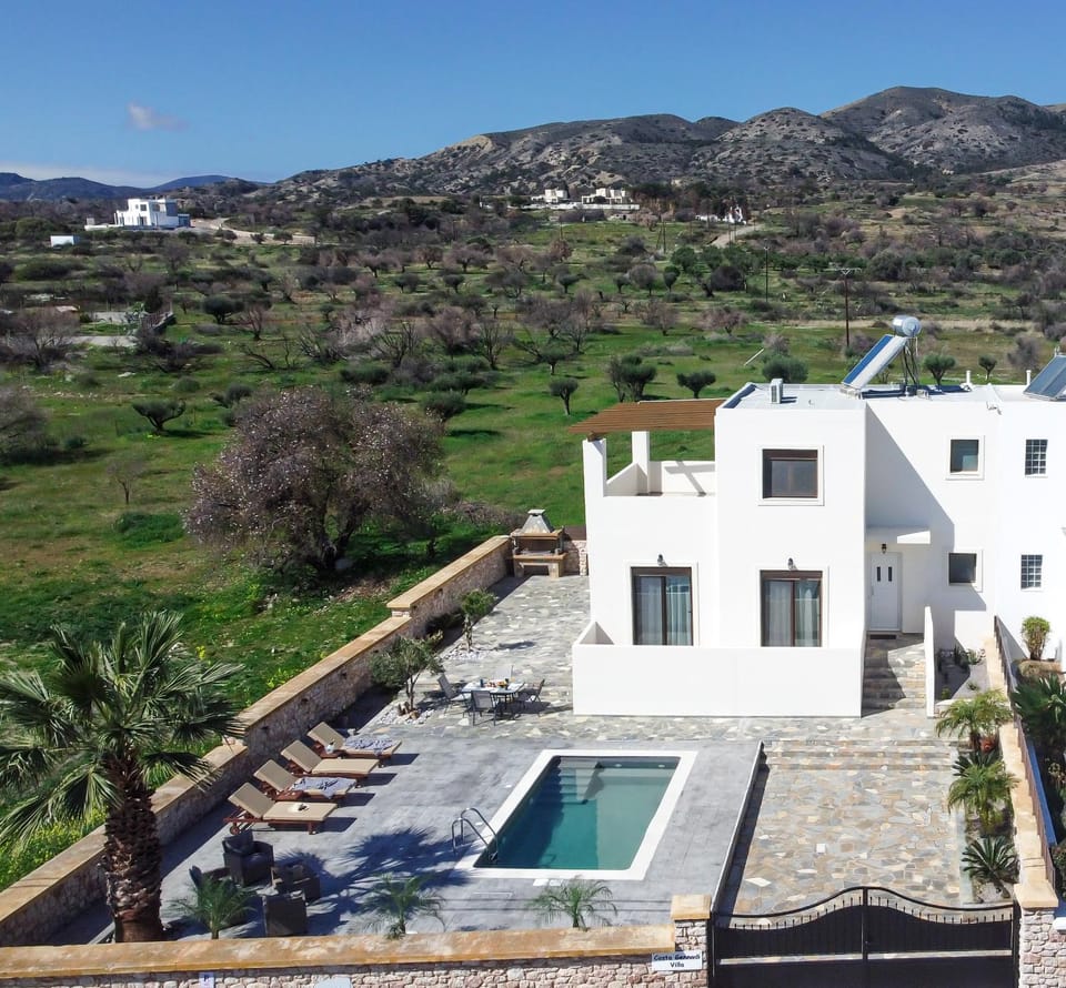 Property building, Bird's eye view, Mountain view, Pool view, Swimming pool, sunbed