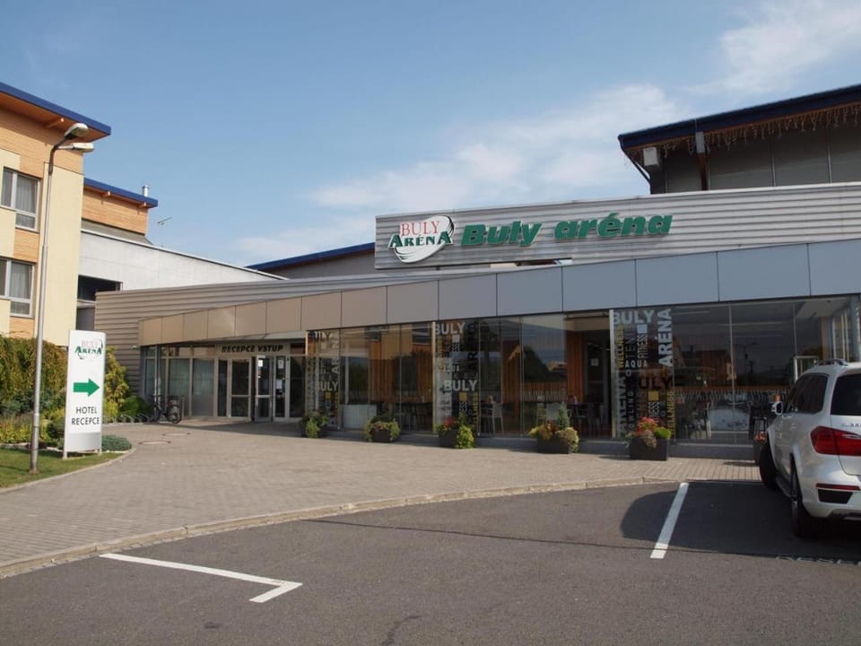 Property building, Restaurant/places to eat