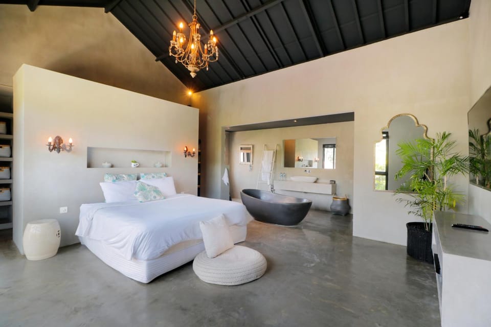 Bathroom, Bedroom, Bath