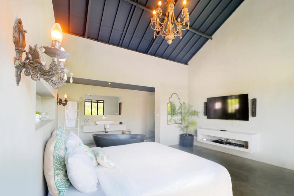 Photo of the whole room, Bedroom
