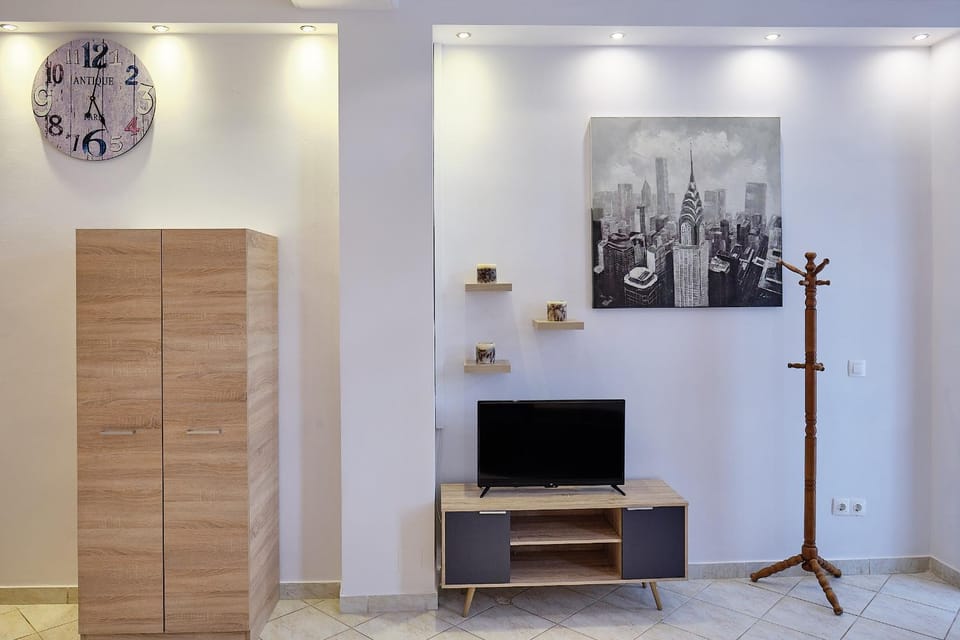 Communal lounge/ TV room, TV and multimedia, Living room, Seating area
