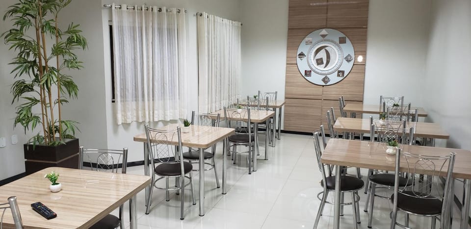 Restaurant/places to eat, Business facilities