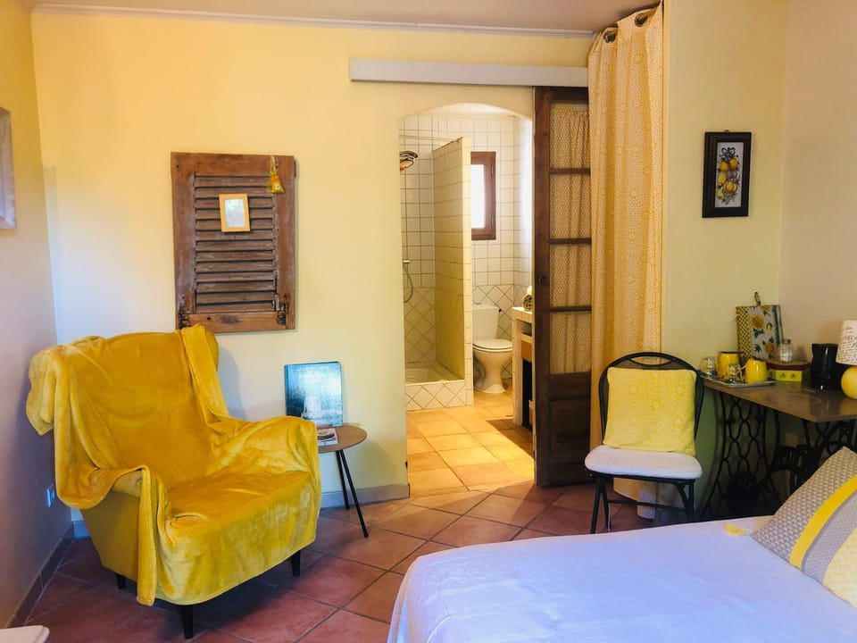 l'Oustaou B&B Piscine & Spa Bed and Breakfast in Besse-sur-Issole