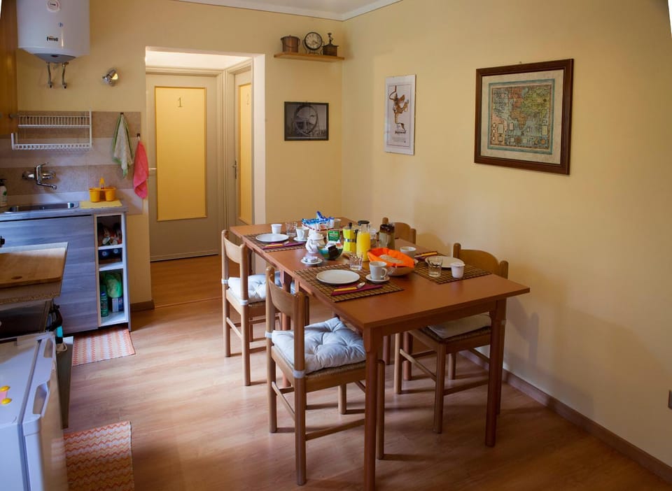 Coffee/tea facilities, Food and drinks, Breakfast, minibar