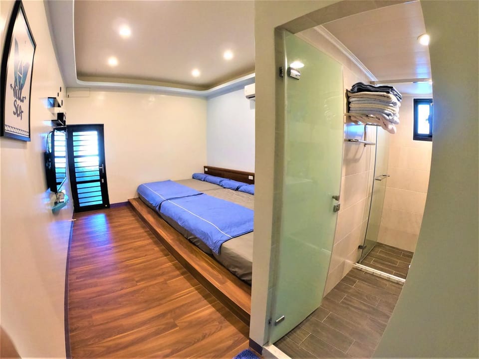 Photo of the whole room, bunk bed