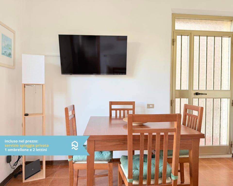 M097 - Marcelli, trilocale sul mare con spiaggia privata Apartment in Marcelli