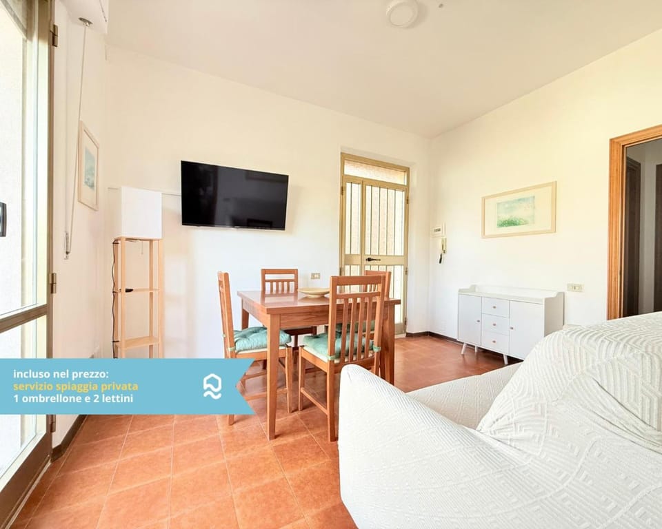 M097 - Marcelli, trilocale sul mare con spiaggia privata Apartment in Marcelli