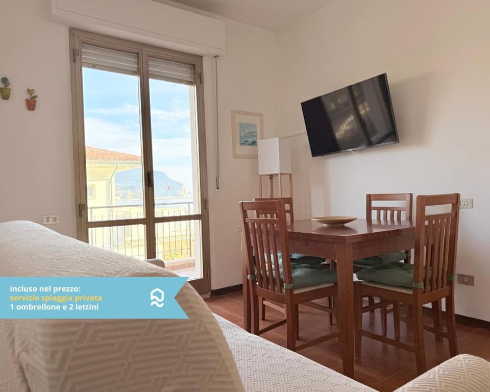 M097 - Marcelli, trilocale sul mare con spiaggia privata Apartment in Marcelli
