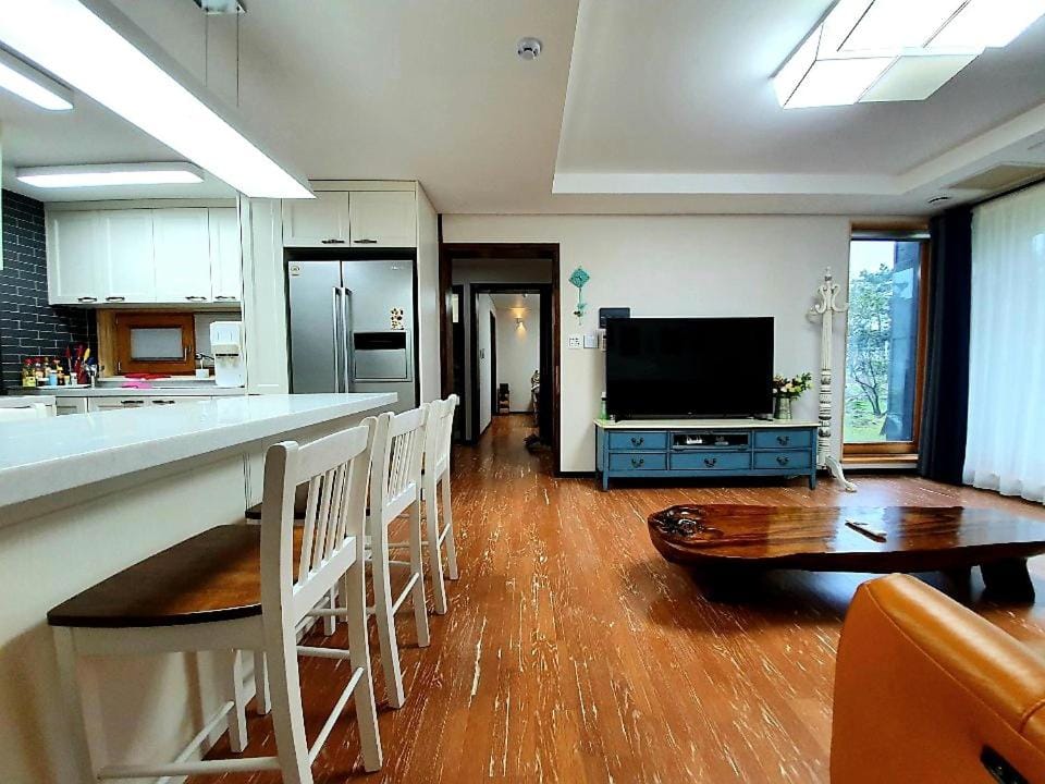 TV and multimedia, Living room, Dining area, minibar, kitchen