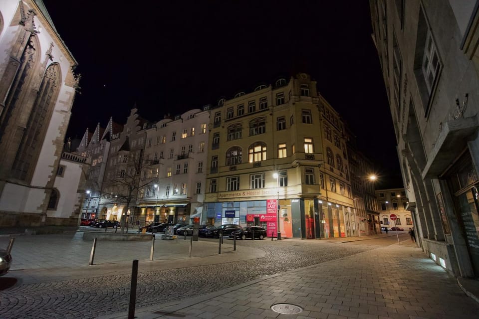 Nearby landmark, Street view