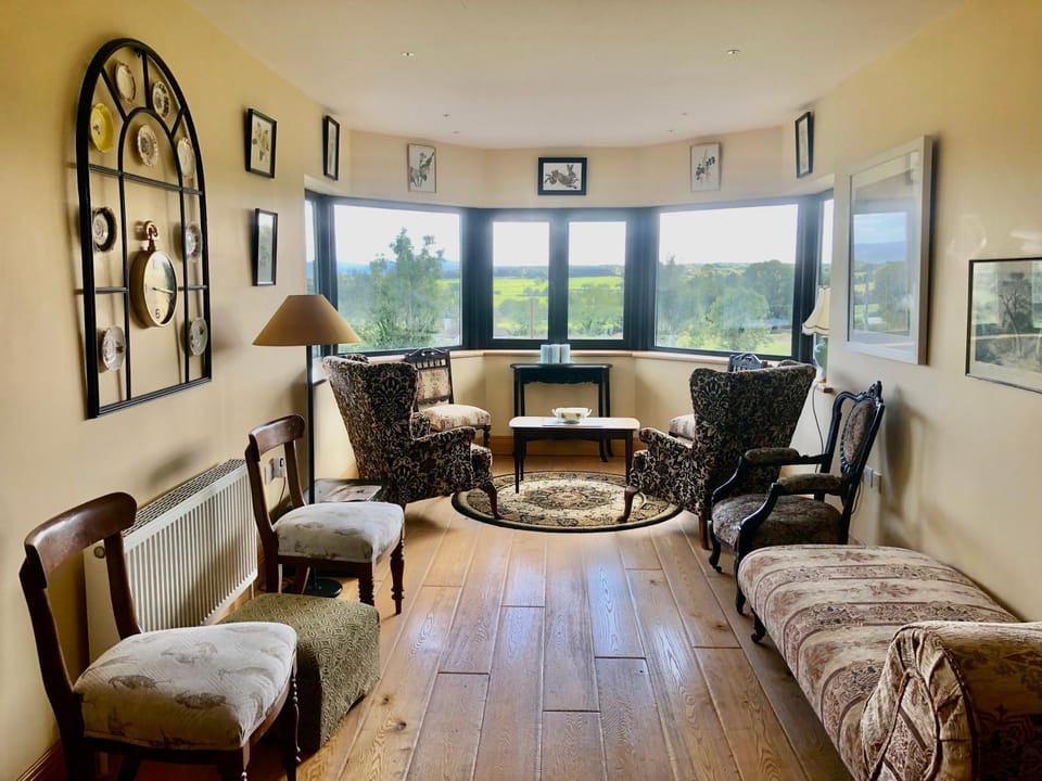 Property building, Bird's eye view, Living room, Landmark view, Mountain view, Area and facilities, Area and facilities, Area and facilities