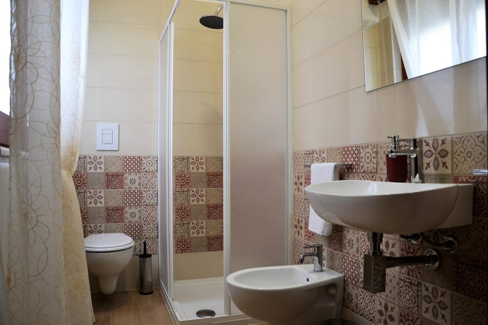 Bathroom, Photo of the whole room