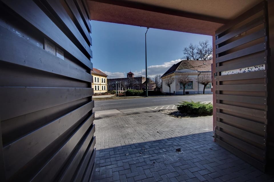 Neighbourhood, Street view