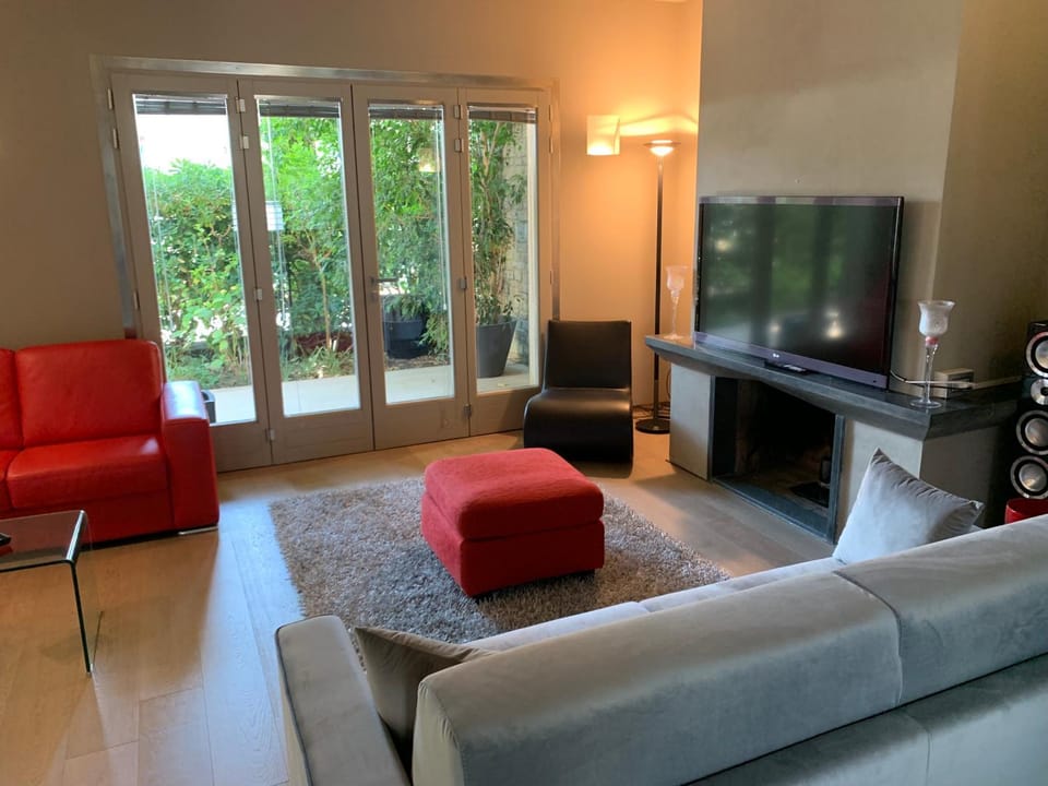 Communal lounge/ TV room, TV and multimedia, Living room, Seating area