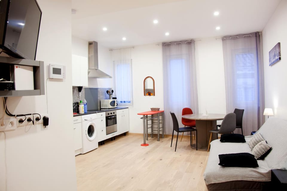Living room, Seating area, Dining area