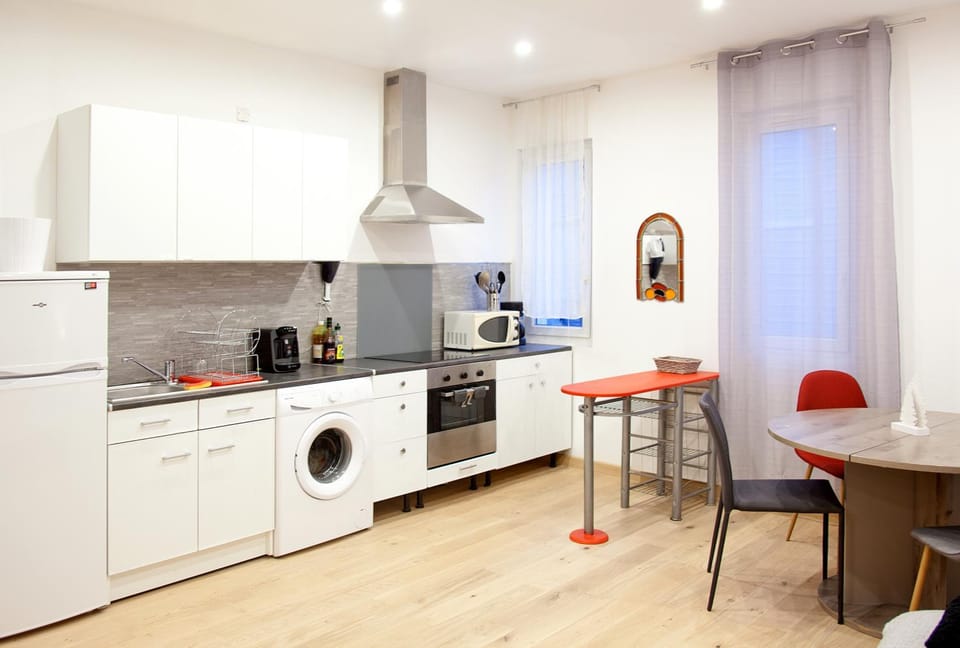 Kitchen or kitchenette, Communal kitchen