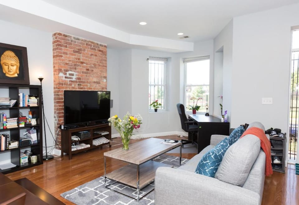 Steps to Convention Center, Downtown DC, and Metro Station: Private and Comfortable Bedroom/Bathroom Vacation rental in District of Columbia