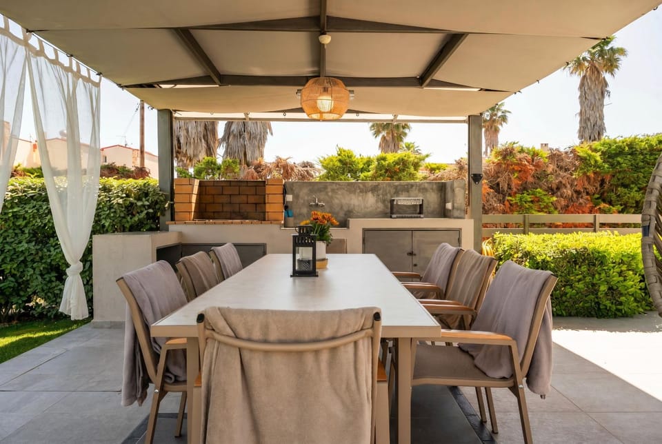 Patio, Garden, Seating area, Dining area, Garden view, Pool view