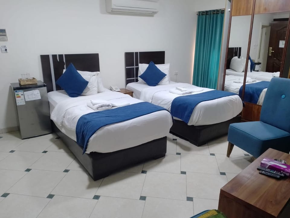 Bed, TV and multimedia, Living room, Photo of the whole room, Seating area, Bedroom, internet, towels, air conditioner