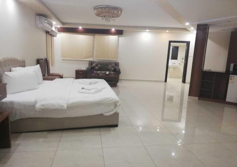 Bed, Seating area, Bedroom, towels, kitchen, air conditioner