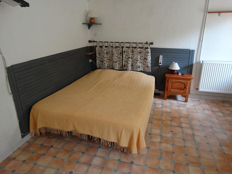 Patio, BBQ facilities, Garden, Table tennis, Bedroom, Swimming pool, locker, kitchen