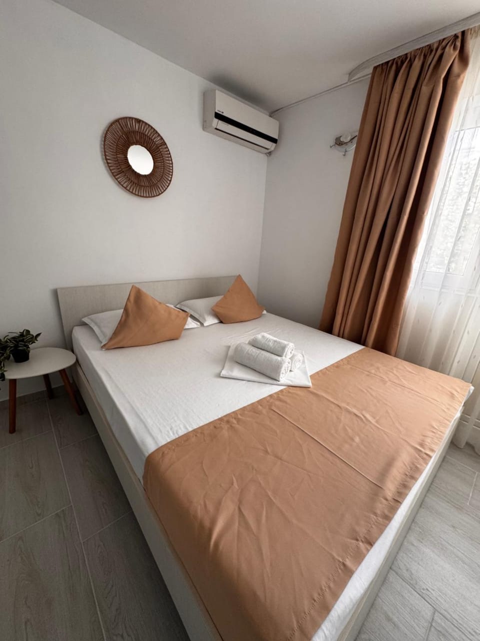 Bed, Photo of the whole room, Bedroom, air conditioner