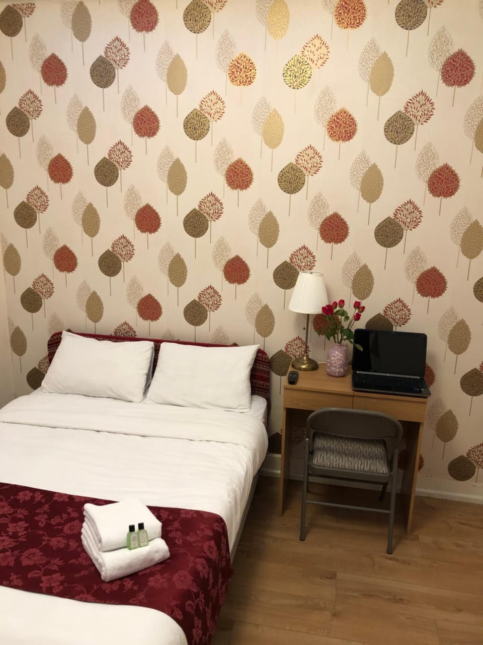 Bed, Living room, Photo of the whole room, Seating area, Bedroom, towels