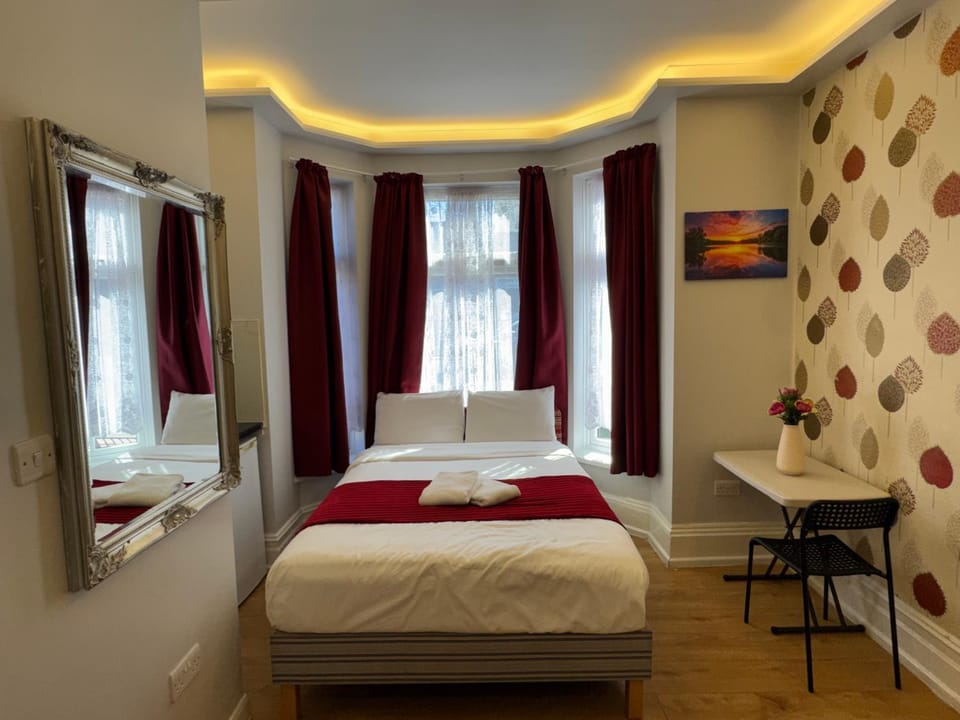 Bed, Photo of the whole room, Bedroom