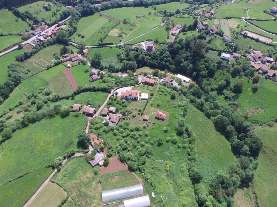 Off site, Location