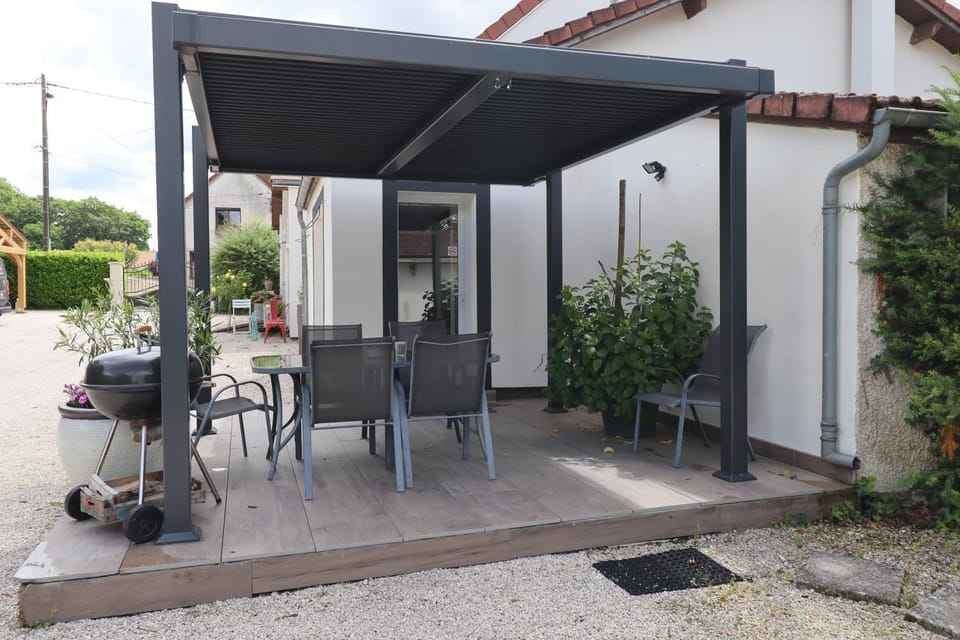 Gite calme avec grand parking privé, proche Dijon House in Jura