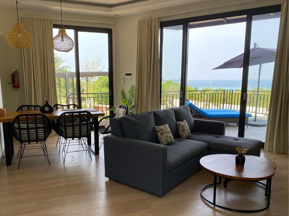 Balcony/Terrace, Living room, kitchen, air conditioner