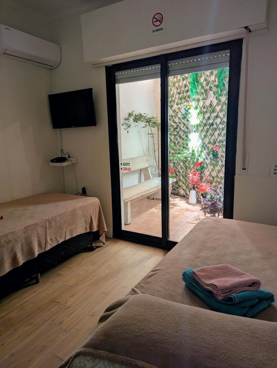 Patio, Bed, Garden, Photo of the whole room, air conditioner