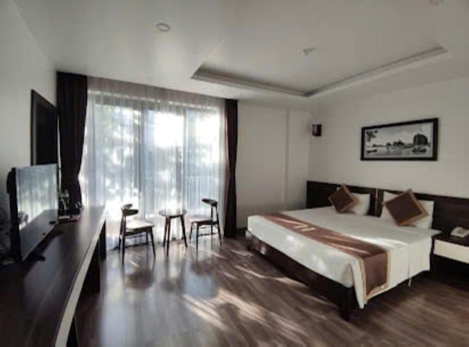 TV and multimedia, Seating area, Bedroom