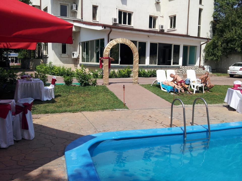 Swimming pool