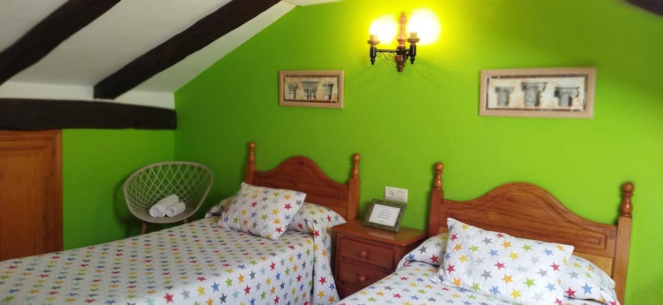 Photo of the whole room, Bedroom