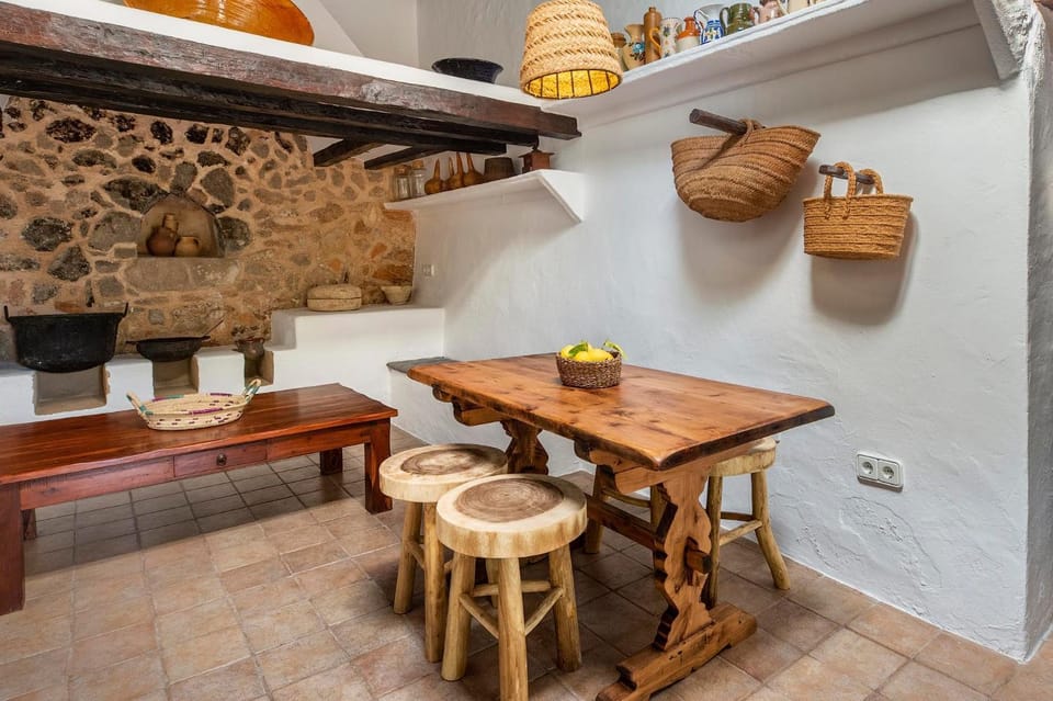 Dining area, kitchen
