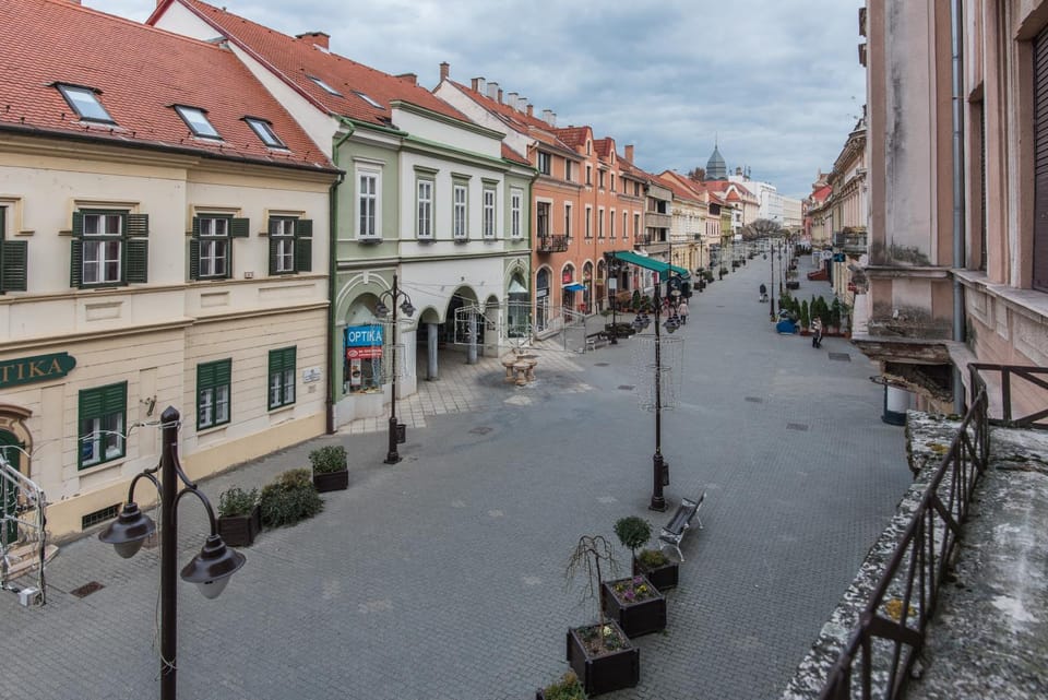 City view, Street view