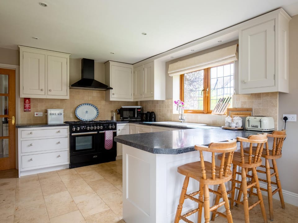 Dining area, kitchen