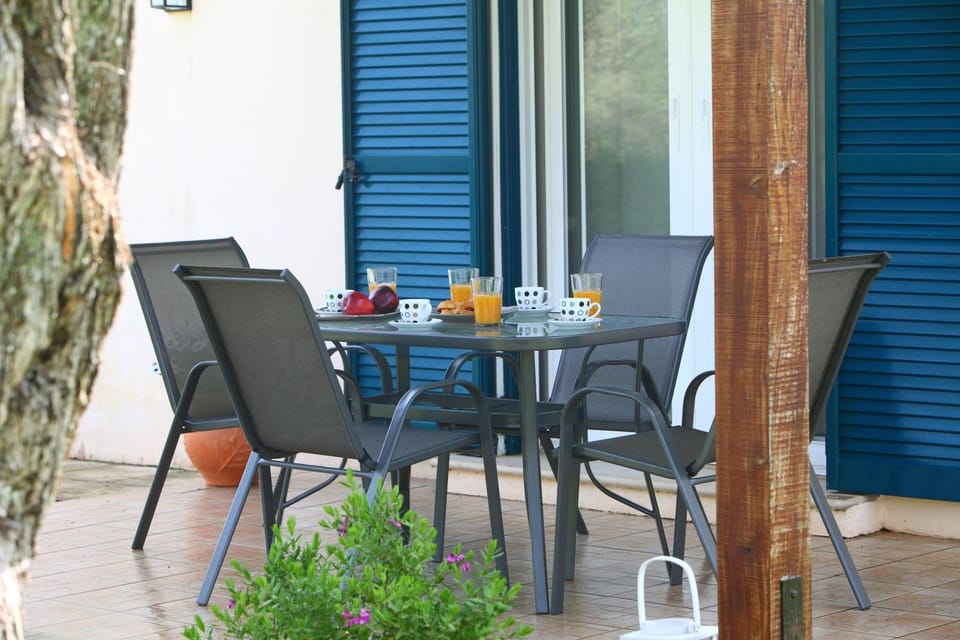Property building, Patio, Balcony/Terrace
