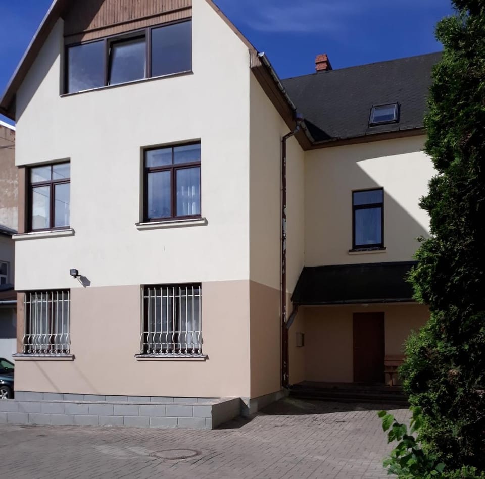 Property building, Day