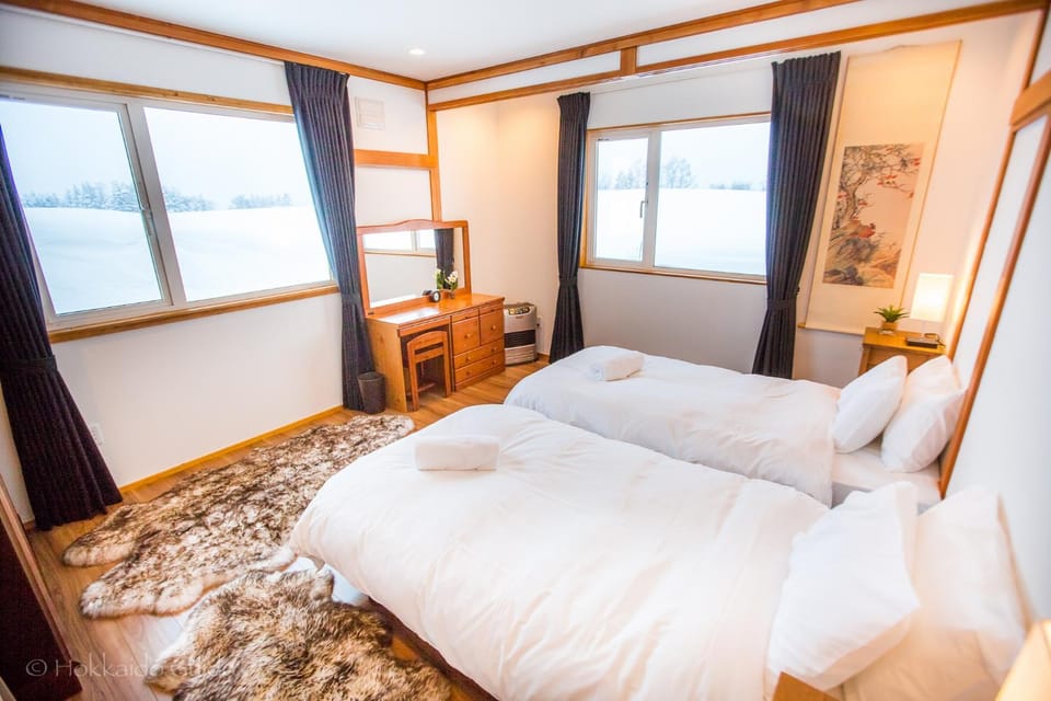 Bed, Photo of the whole room, Bedroom, Landmark view, Mountain view