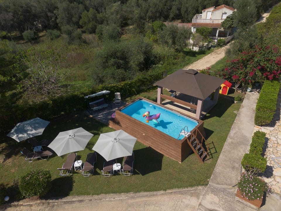 Garden view, Pool view, Swimming pool, sunbed