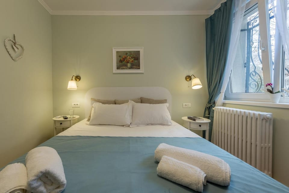 Day, Bedroom