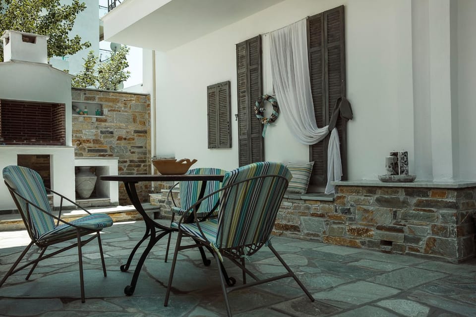 Patio, BBQ facilities