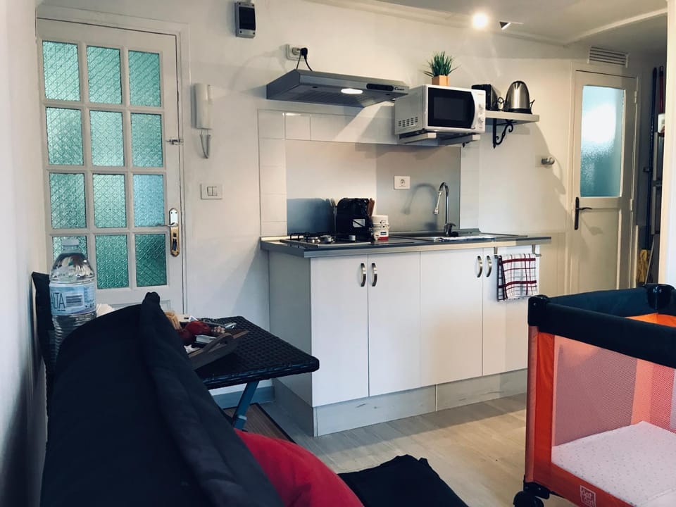 TV and multimedia, Kitchen or kitchenette, Living room, Seating area, Dining area, Communal kitchen, Facility for disabled guests