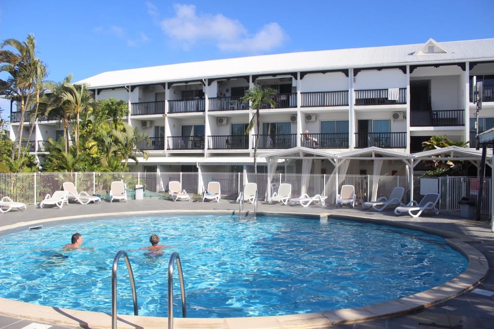 Property building, Swimming pool, Swimming pool