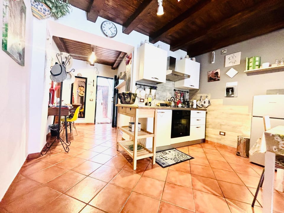 Kitchen or kitchenette, Dining area, oven, stove, toaster