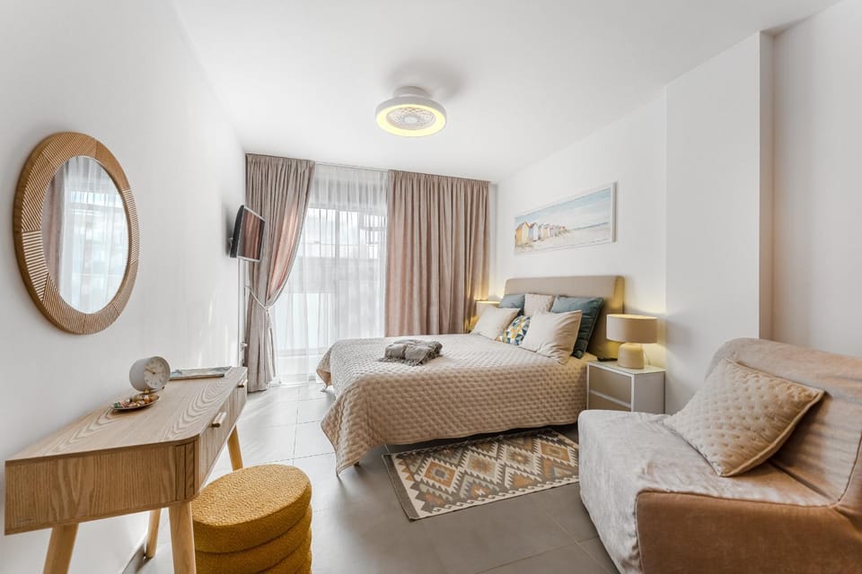 Tranquil Sunny Suite with Private Rooftop Apartment in Abona