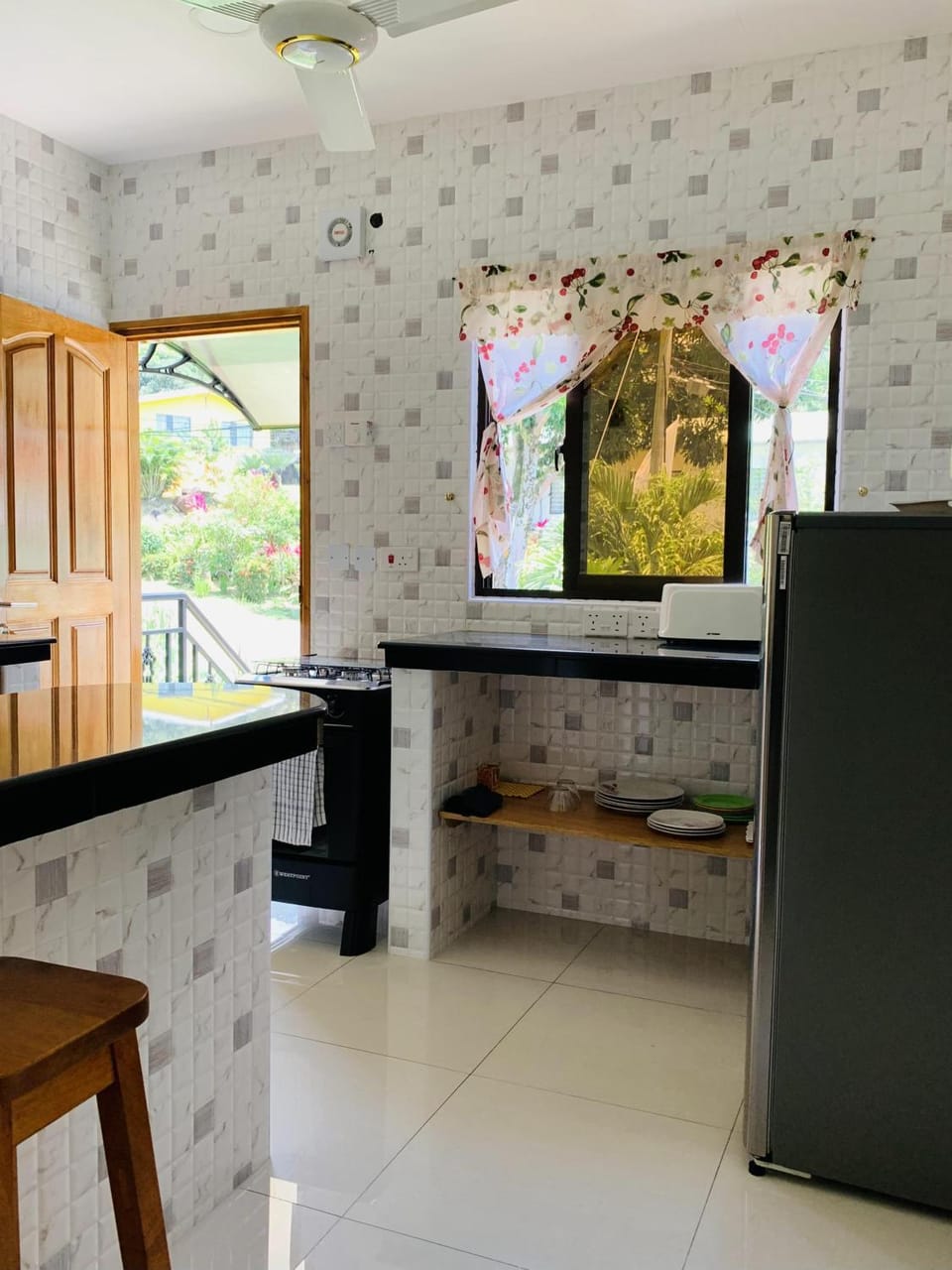 Kitchen or kitchenette, Dining area, oven, stove