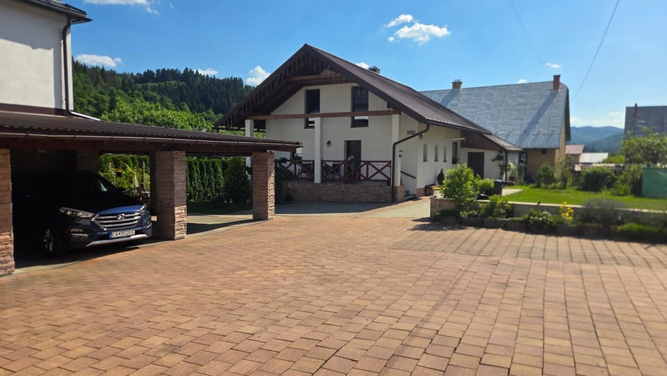 Property building, Garden, Garden view, Parking